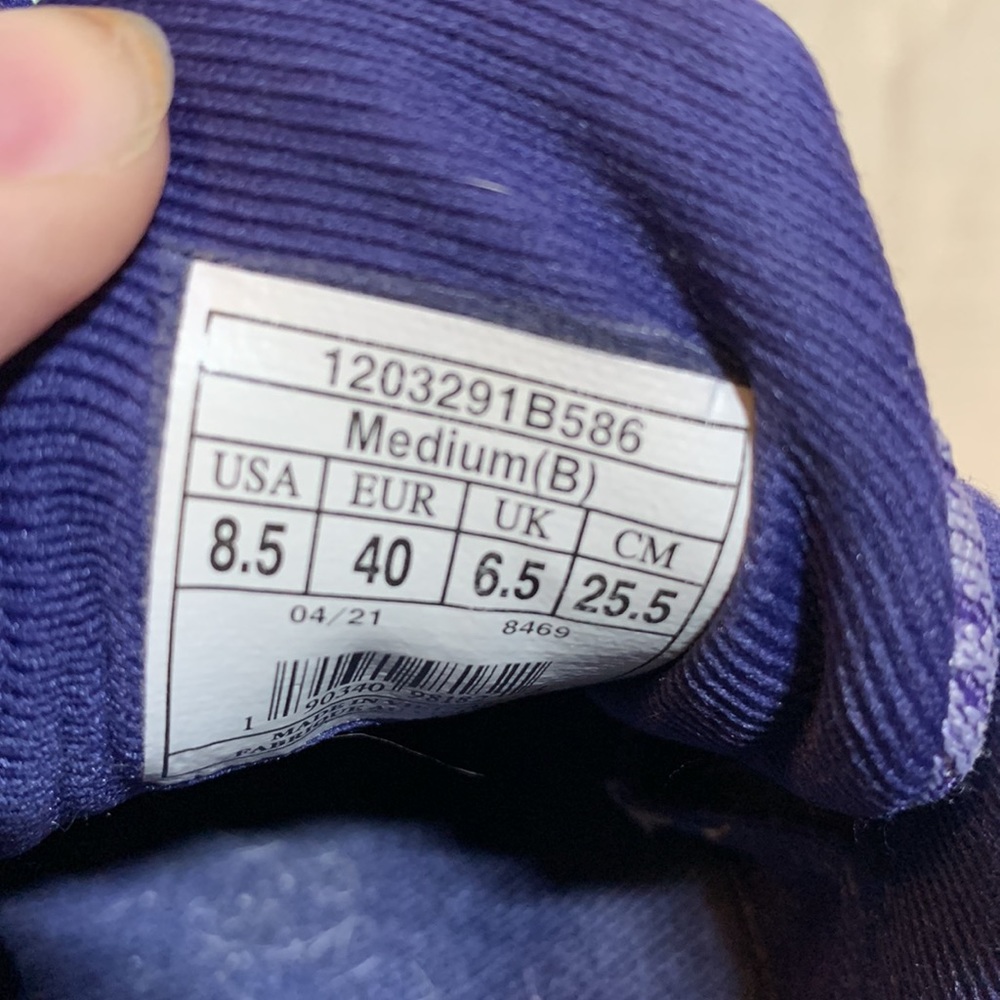 BROOKS TENNIS SHOES - Picture 7 of 7
